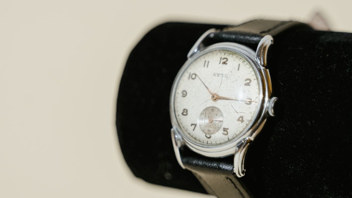 Vintage mechanical wristwatch with a cream dial
