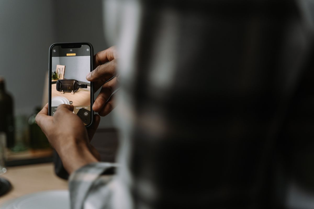 Photographing an object with a phone