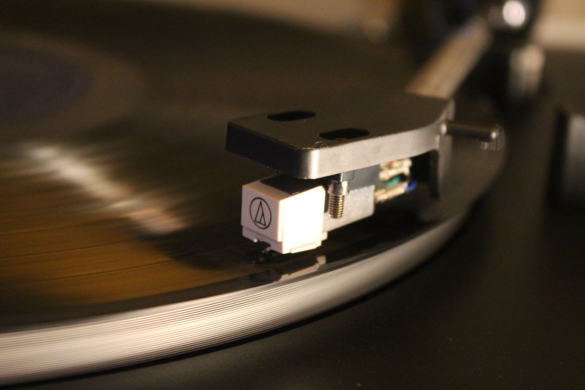 Cartridge and stylus on a record, macro