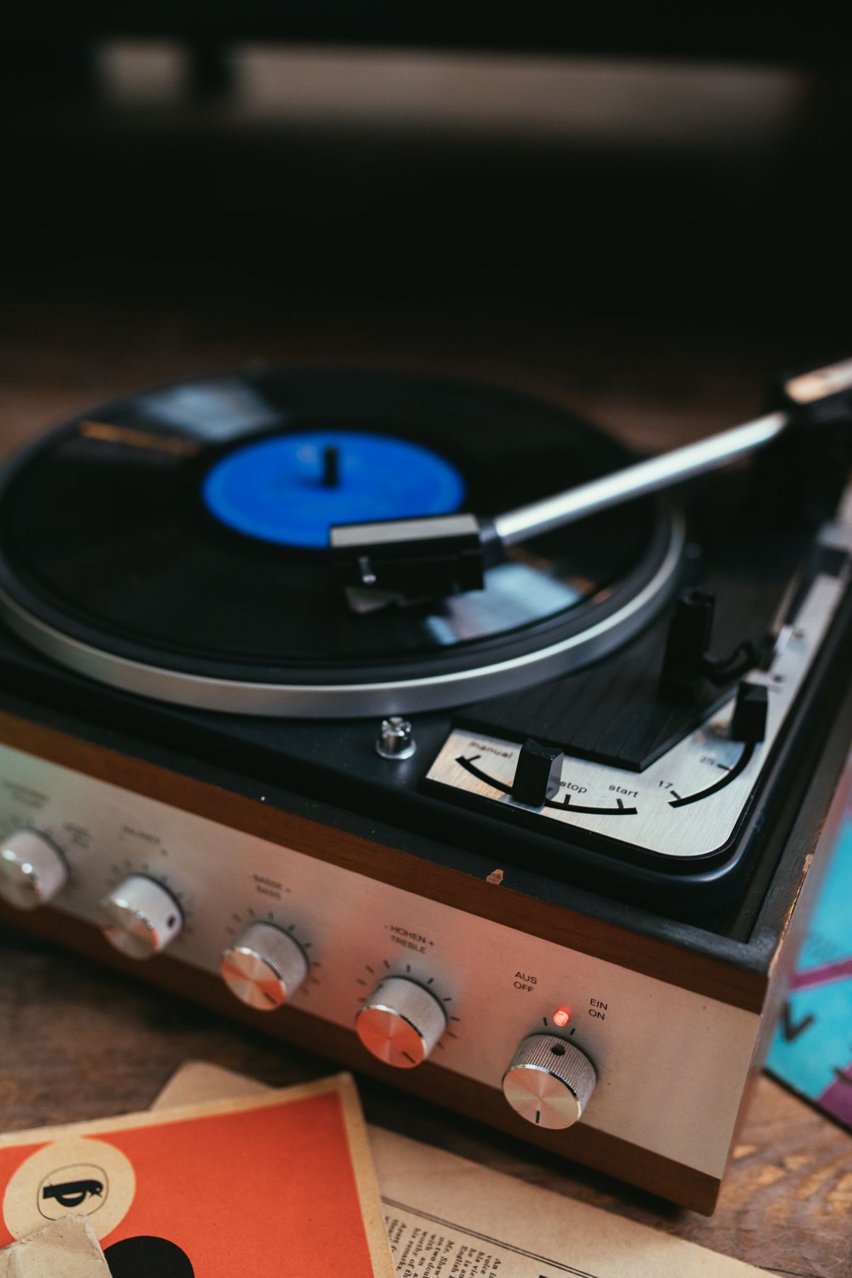 Vintage turntable with amplifier
