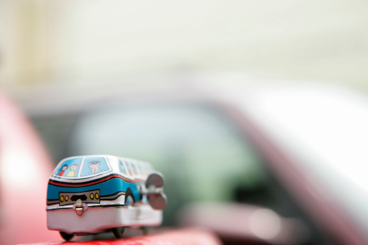 Wind-up tinplate toy