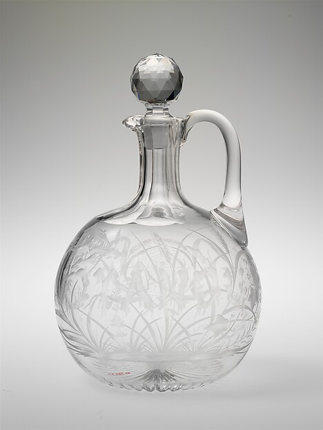 Cut crystal decanter with engraved band