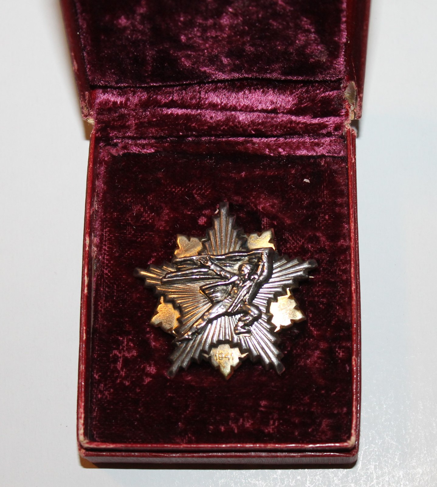 The 1941 Partisan Commemorative Medal in its original case